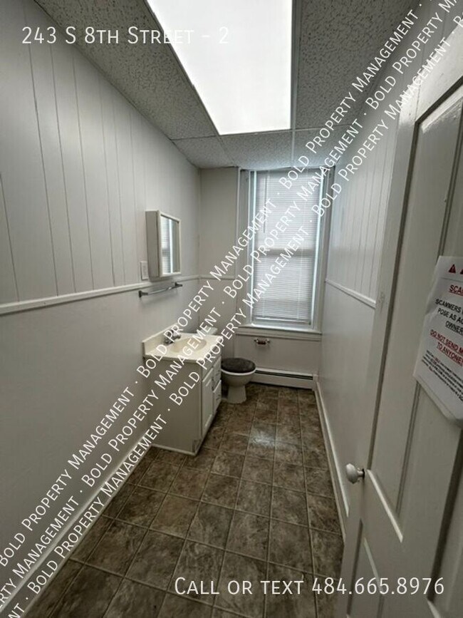 Foto del edificio - 243 S 8th St