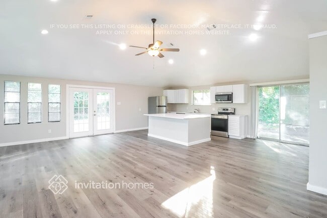 Building Photo - 380 Alpine Dr