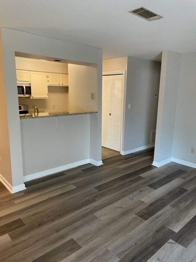 Foto del edificio - 712 Ridgefield Dr