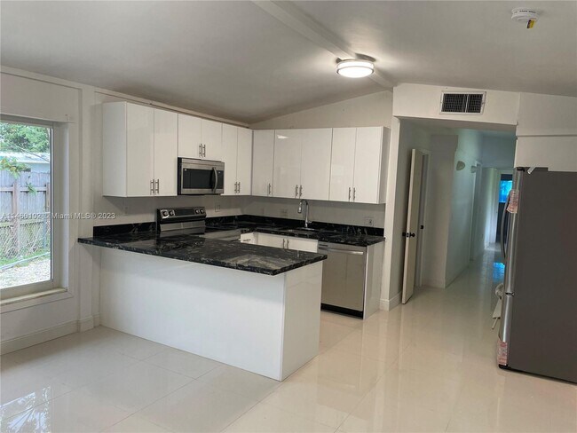 Foto del edificio - 1777 NE 178th St