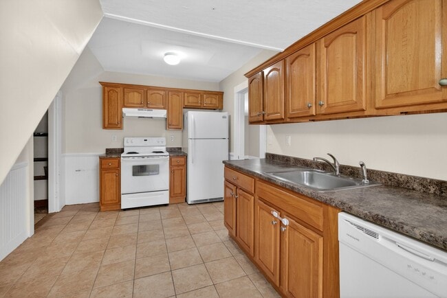 Building Photo - 46 Peirce St