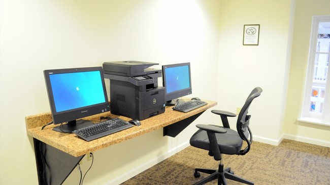 Computer Room - The Lofts at Roberts