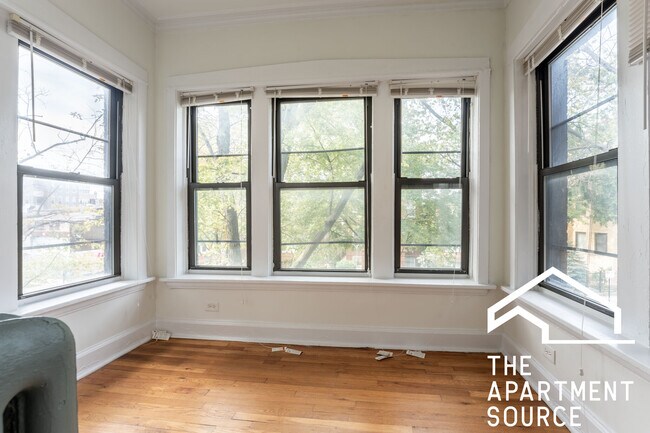 Foto del edificio - 4823 N Albany Ave