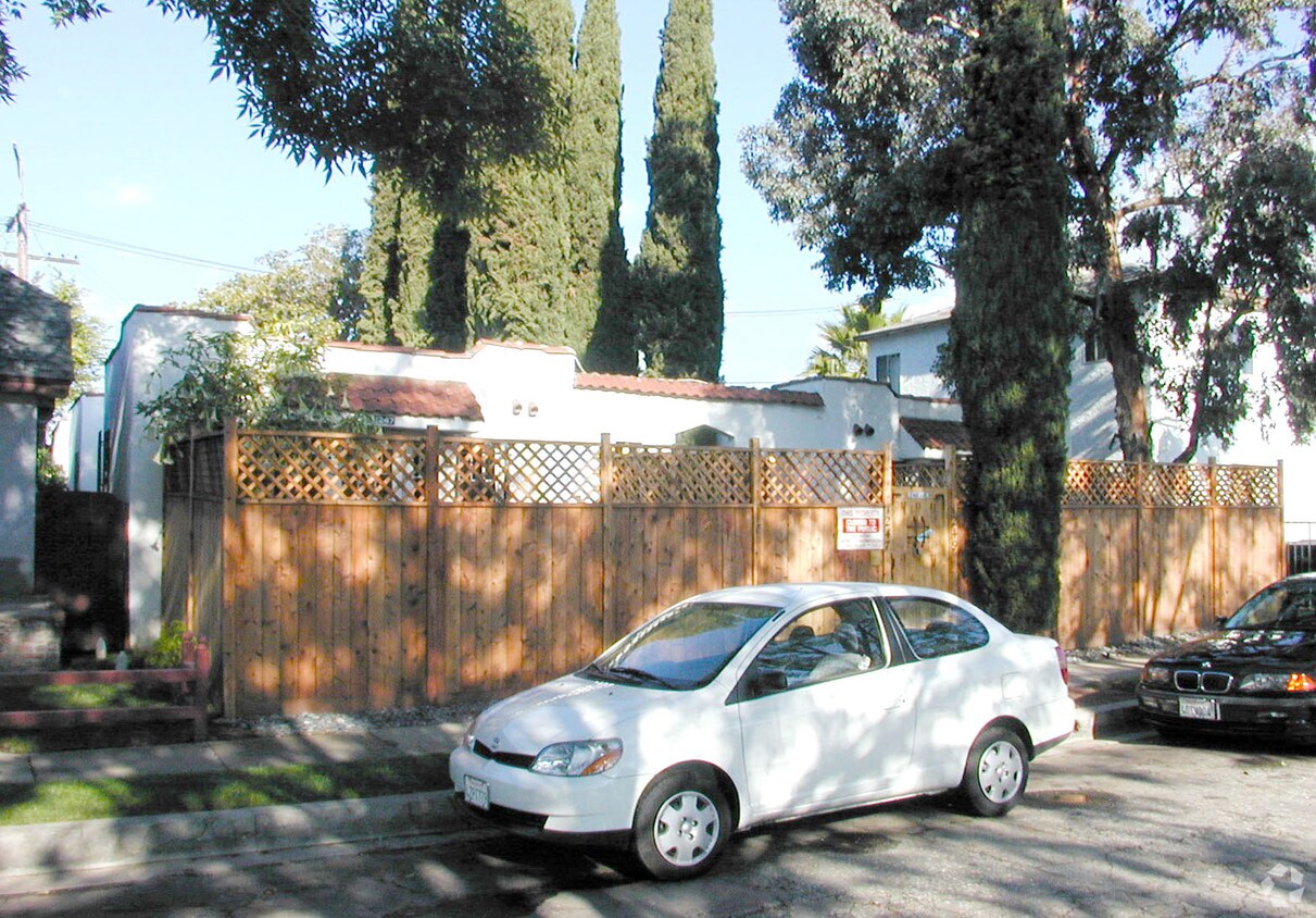 Primary Photo - 1247-1249 1/2 N Citrus Ave