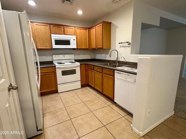 Foto del edificio - 5809 E Hampton Ave