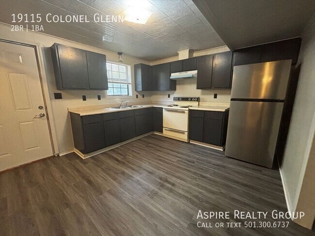 Building Photo - Two Bedroom Updated Apartment in West Litt...