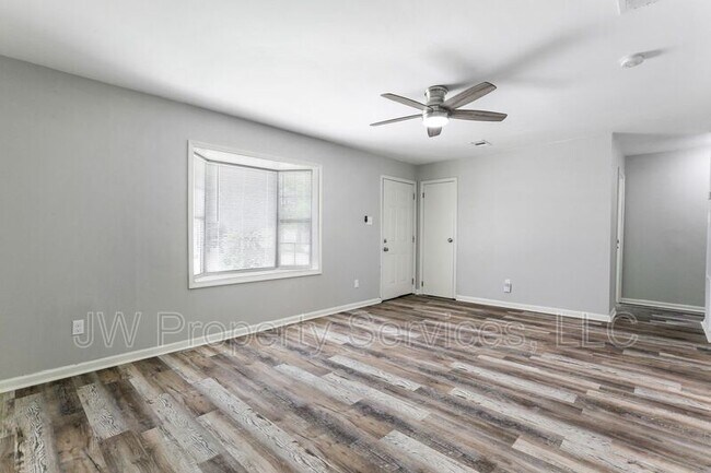 Building Photo - 108 Helen Dr