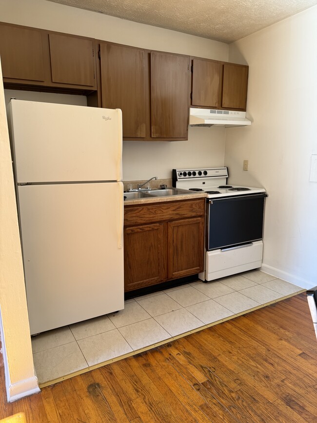 Building Photo - 300 Kern St
