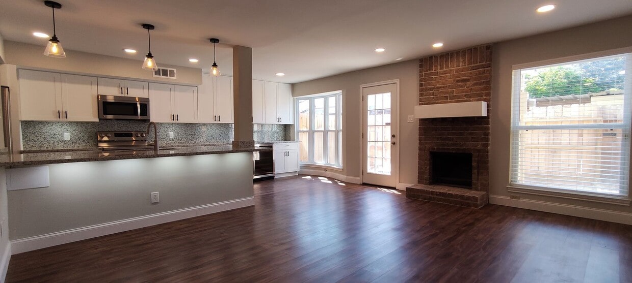 Totally Redone Townhome in Memorial Club! - Totally Redone Townhome in Memorial Club!