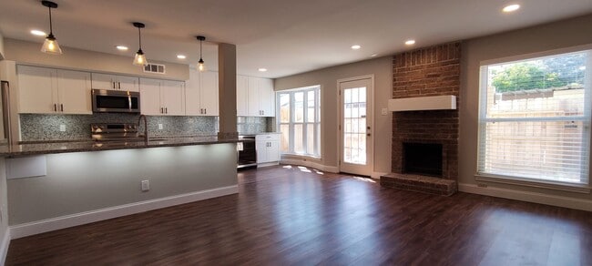 Totally Redone Townhome in Memorial Club! - Totally Redone Townhome in Memorial Club!