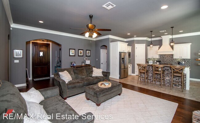 Building Photo - 4 br, 2 bath House - 460 Long Acre Drive