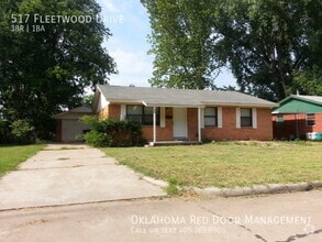 Building Photo - 517 Fleetwood Dr