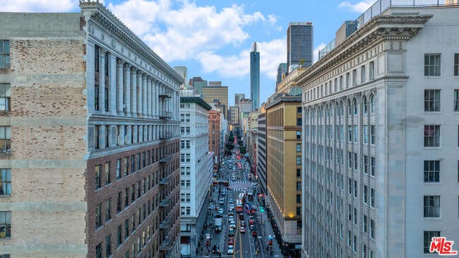 Foto del edificio - 215 W 7th St