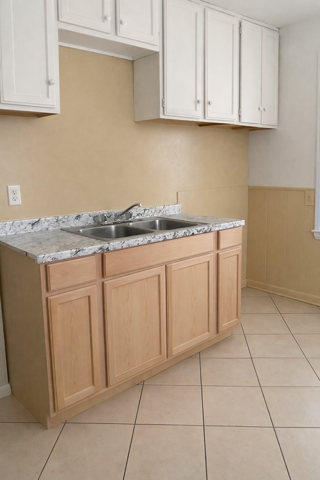 Building Photo - 18849 Moenart St