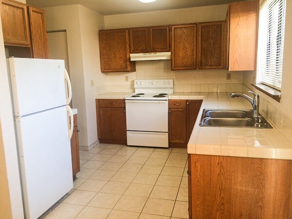 Building Photo - 2-Ellsworth 43563 Unit 1-3