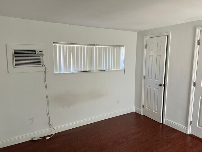 Foto del edificio - 275 SW 8th St
