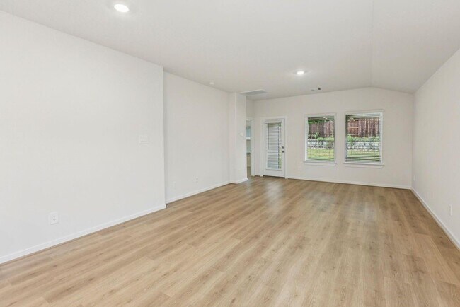 Building Photo - 1940 Velvet Oak Ln