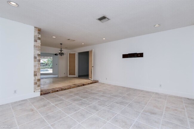 Foto del edificio - 4 br, 2 bath House - 4911 NW 76th Pl