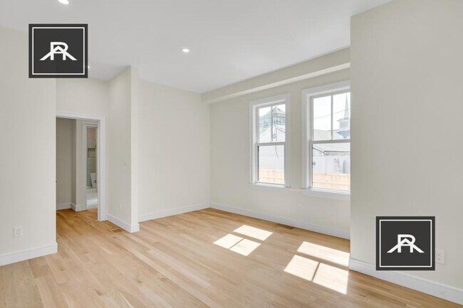 Building Photo - 4 bedroom in Brookline MA 02446