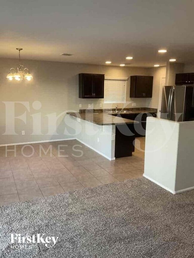 Foto del edificio - 6100 E Paradise Ln
