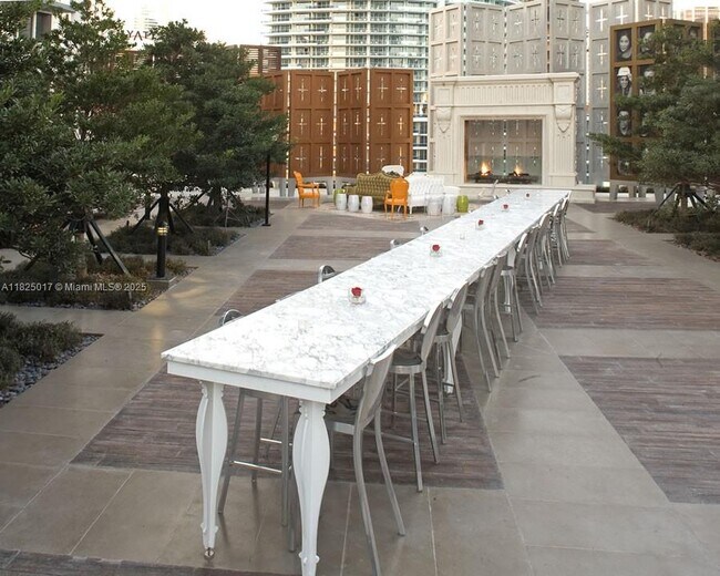 Foto del edificio - 475 Brickell Ave