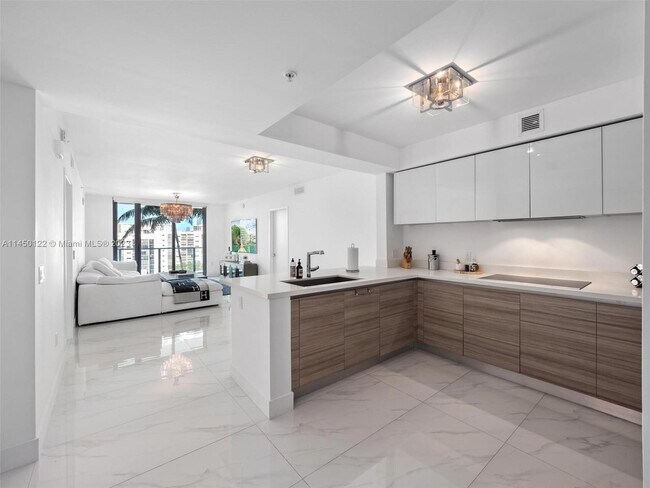 Building Photo - 300 Sunny Isles Blvd