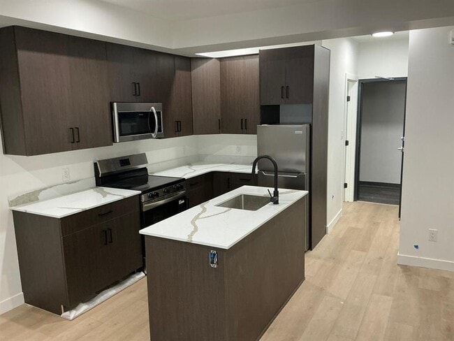 Photo du bâtiment - 129 5 Ave N