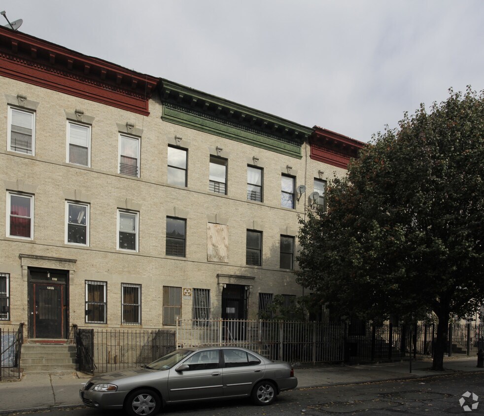 Primary Photo - 739 MacDonough St