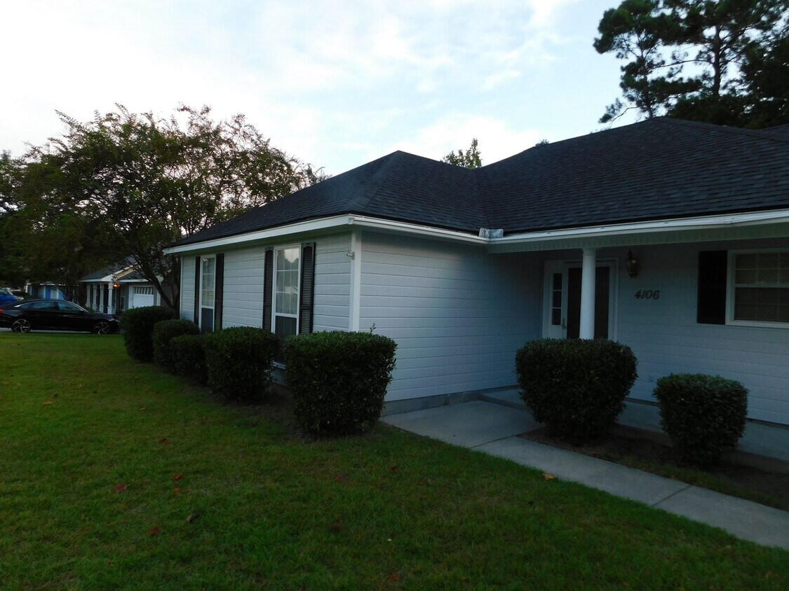 Foto principal - 3 Bedroom Home in Pebble Creek Subdivision