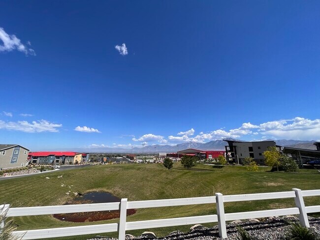 Foto del edificio - Spacious Herriman Townhome!