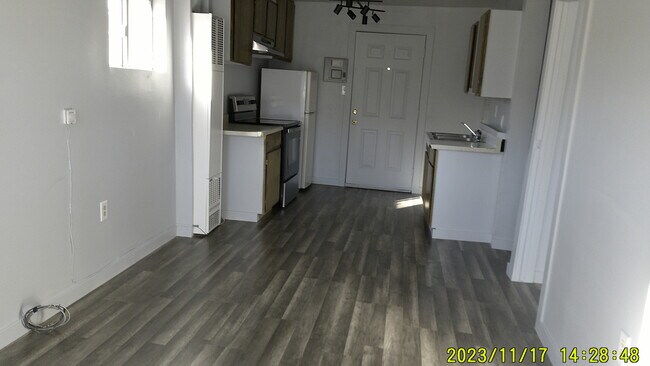 Foto del edificio - 332 Lake Rd