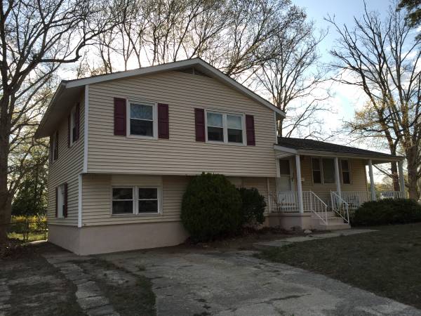 Building Photo - 621 Seminole Ave