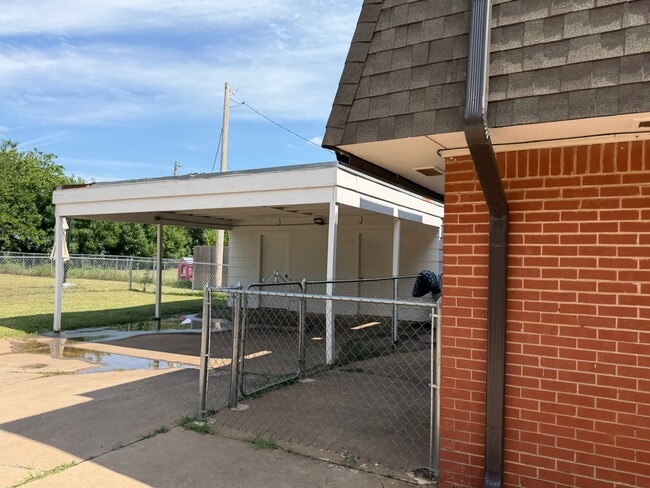 Photo - 2 bedroom 1.5 bath duplex - Edmond Schools- August Move In House