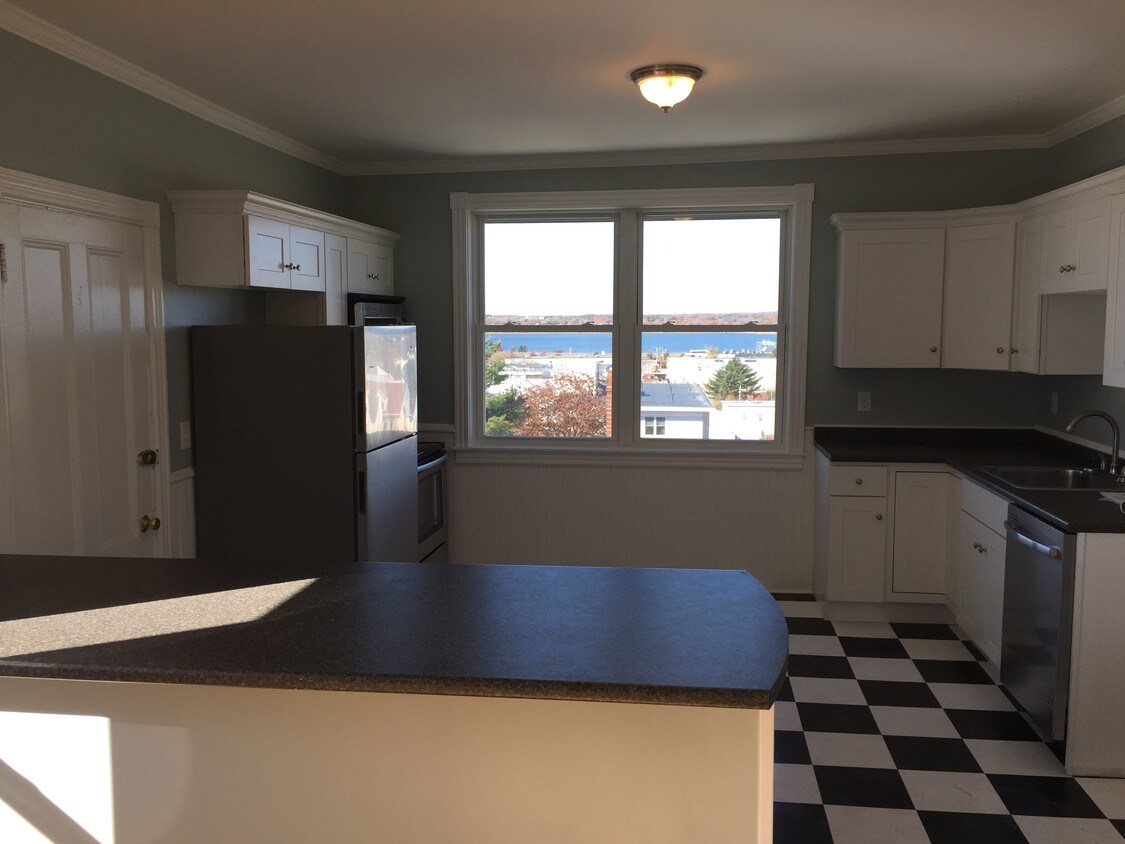 Foto principal - 145 Cumberland Ave