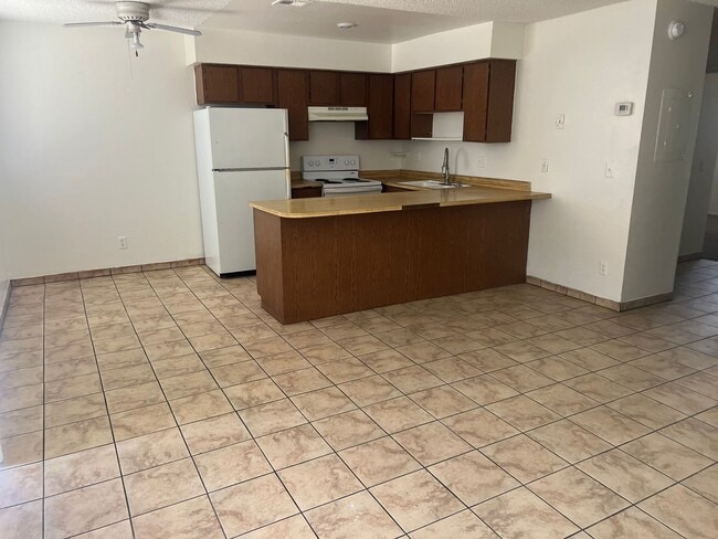 Building Photo - 1425 Henry Dr