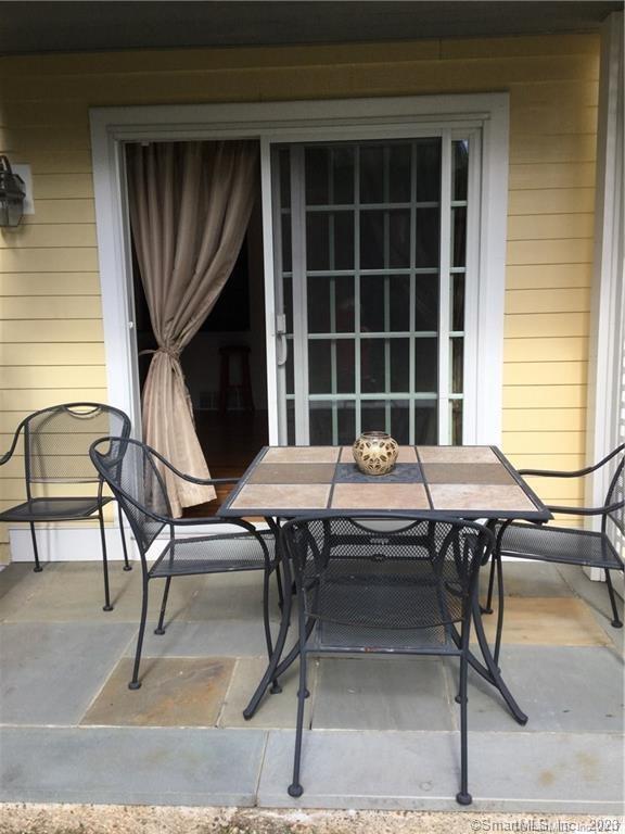 Building Photo - 6 Silvermine Ave