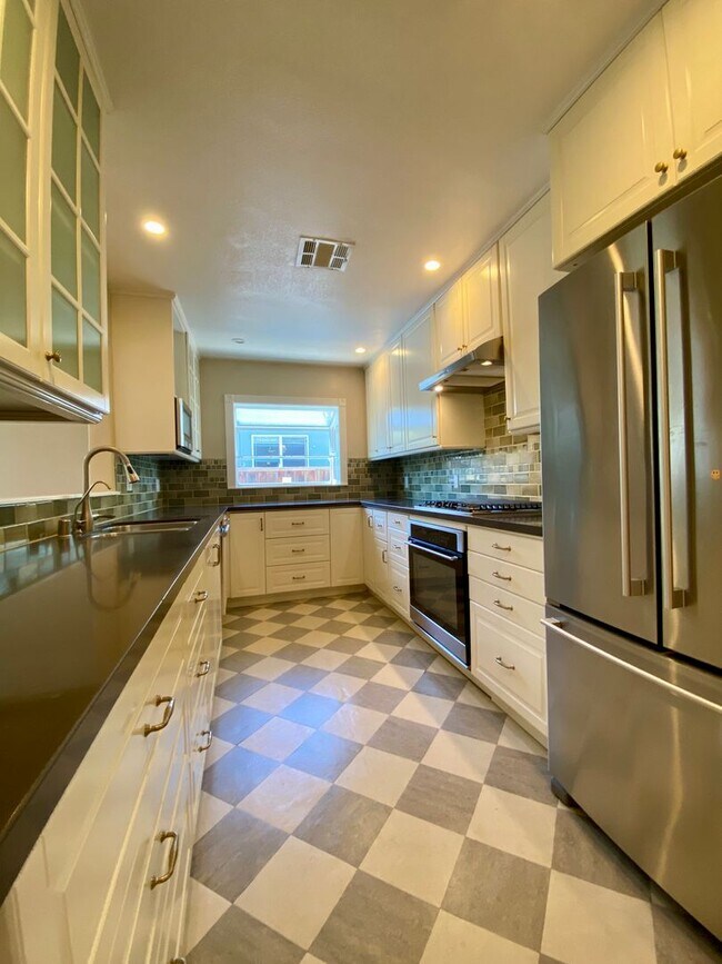 Foto del edificio - Updated Santa Clara Home with Large Backyard