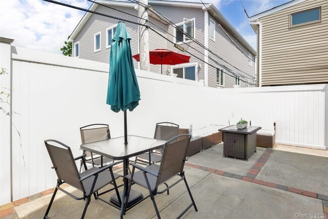 Building Photo - 81 Barnes St