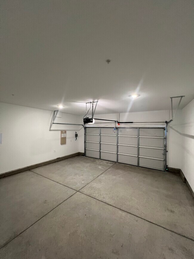Building Photo - 1260 Arriaga Wy