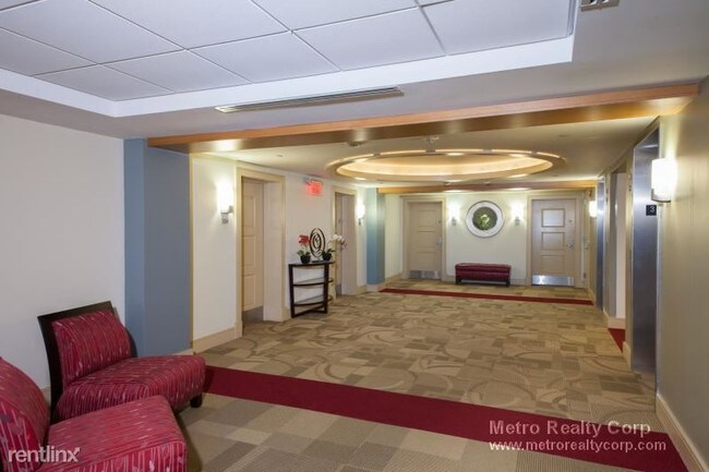 Building Photo - 77 Marion St