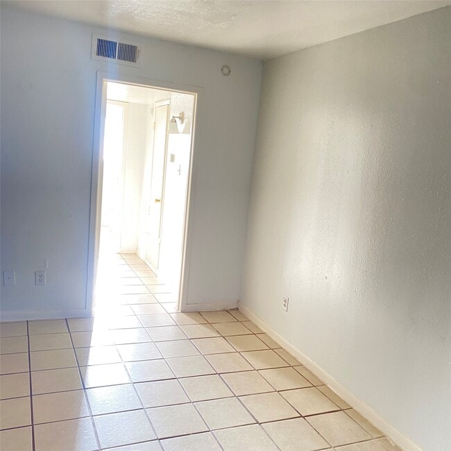 Foto del edificio - 5704 Edgemoor Dr