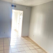 Building Photo - 5704 Edgemoor Dr