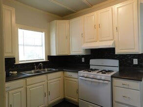 Building Photo - 616 N 47th St