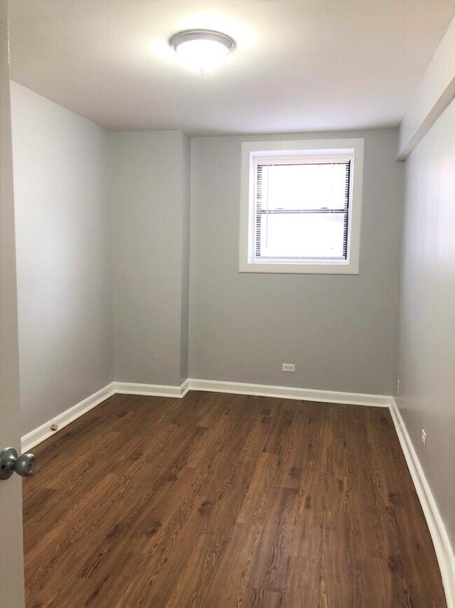 Building Photo - 2 bedroom in Chicago IL 60640