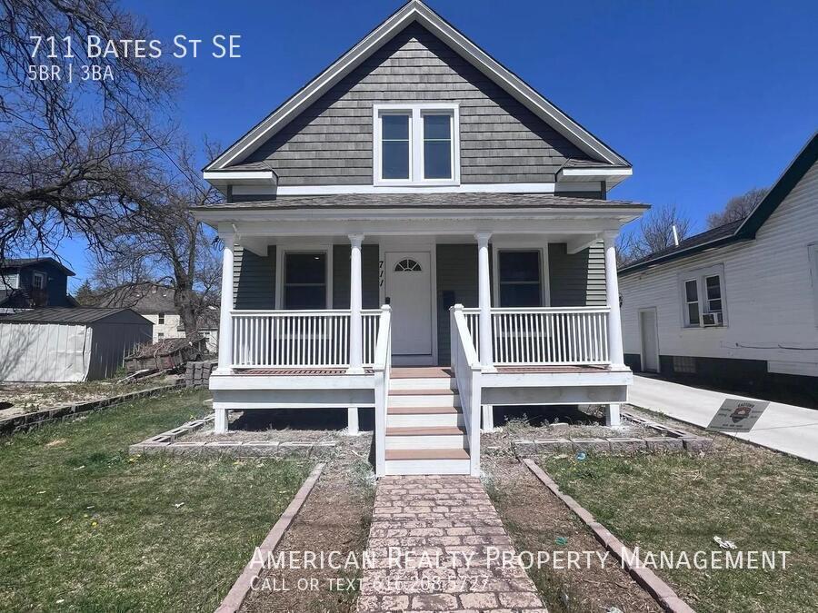 Foto principal - 711 Bates St SE