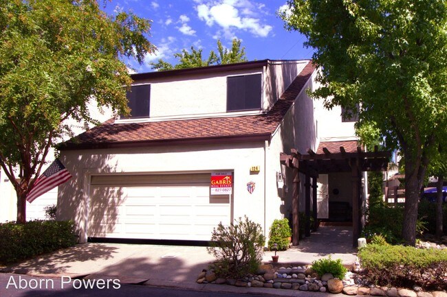 Foto del edificio - 3 br, 3 bath House - 124 N. Grant Ln