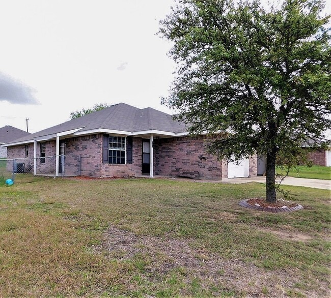 Building Photo - 2803 Lucille Dr