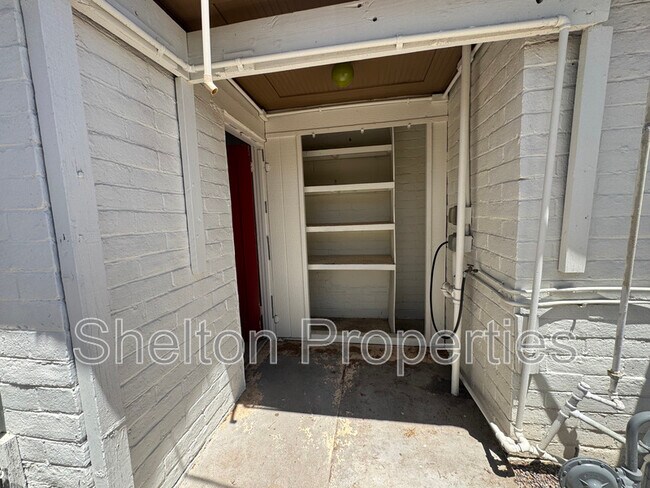 Building Photo - 2047 E Virginia Ave