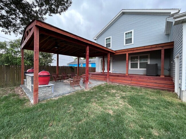 Foto del edificio - Charming 4-Bed, 2.5-Bath Coastal Cottage –...