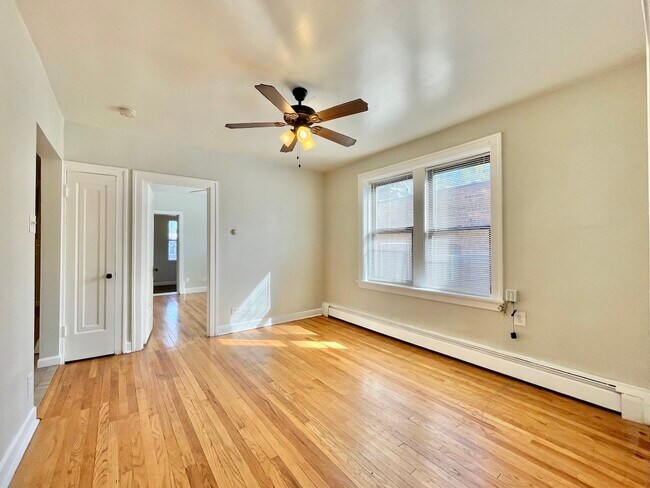 Foto del edificio - 2948 W Nelson St